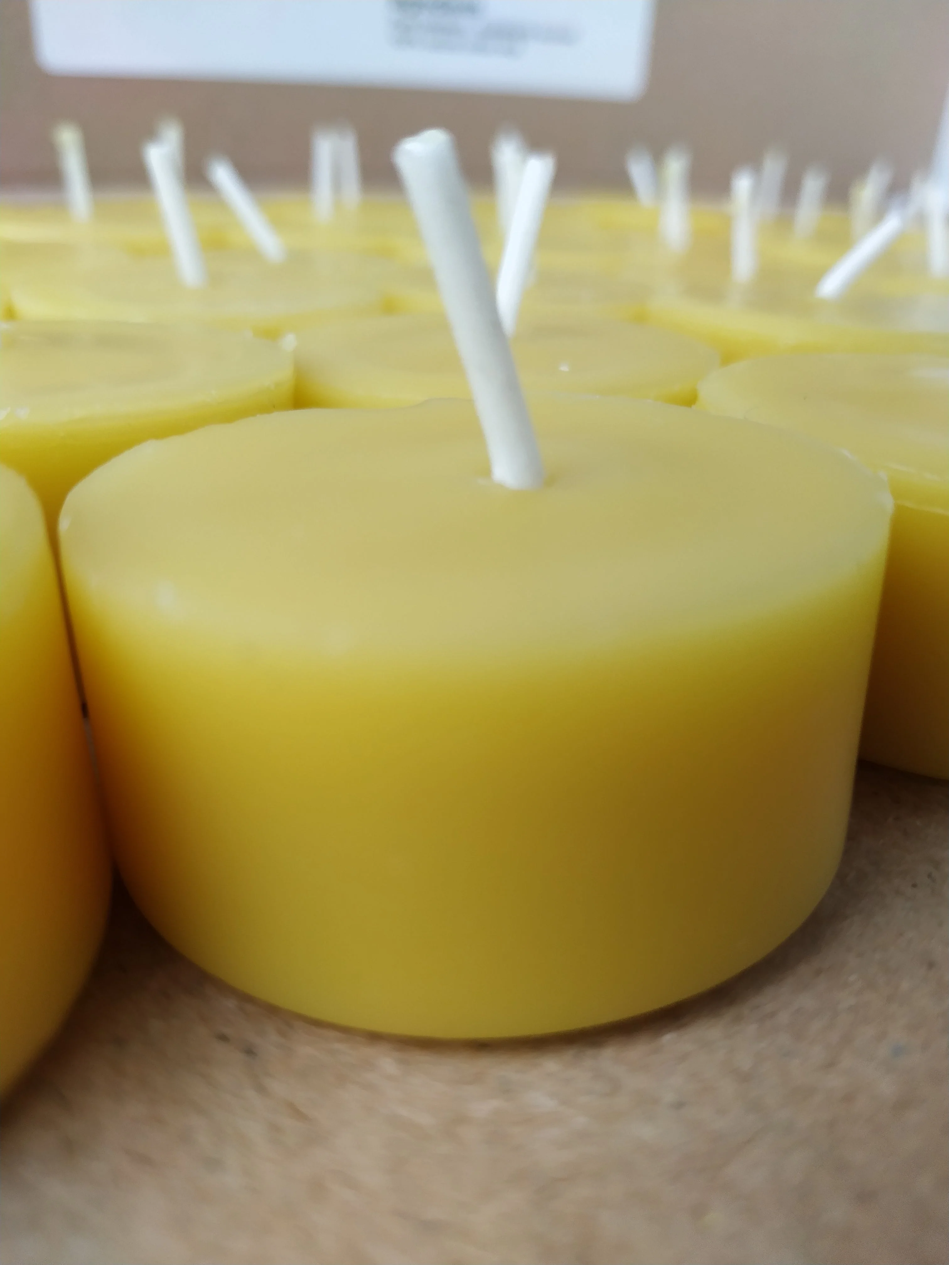 Wholesale PURE Beeswax tealights, Hand poured, natural tea candles - Image 10